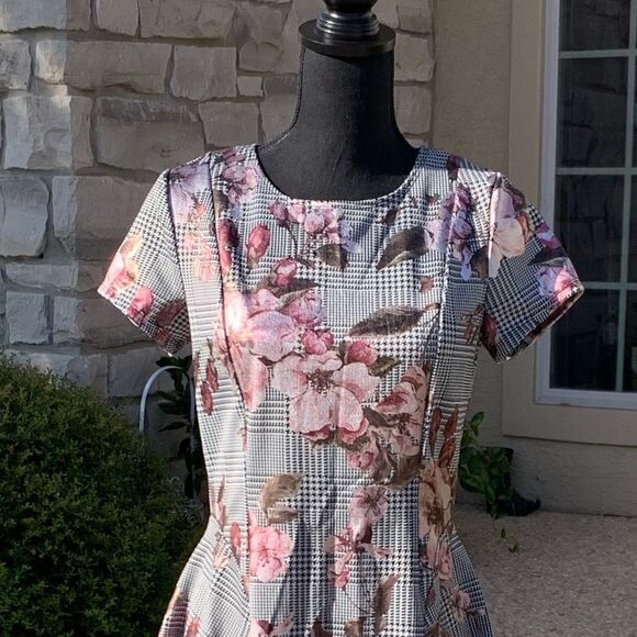 Houndstooth and Metallic Pink Floral Mini Dress - Picture 3 of 8